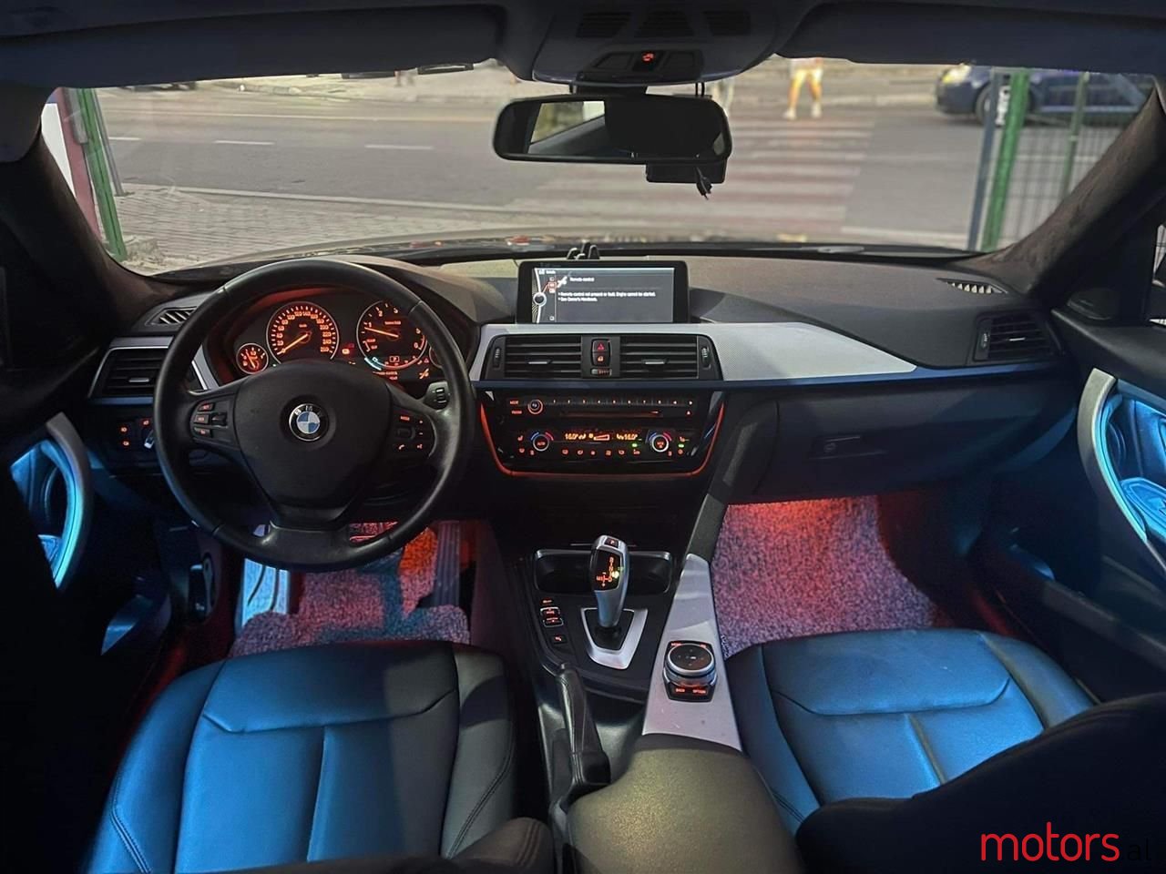 2012' BMW 320 photo #6