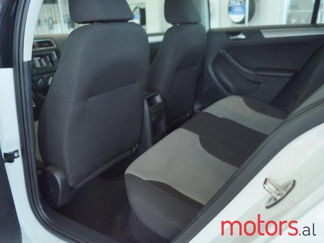 2017' Volkswagen Jetta photo #3