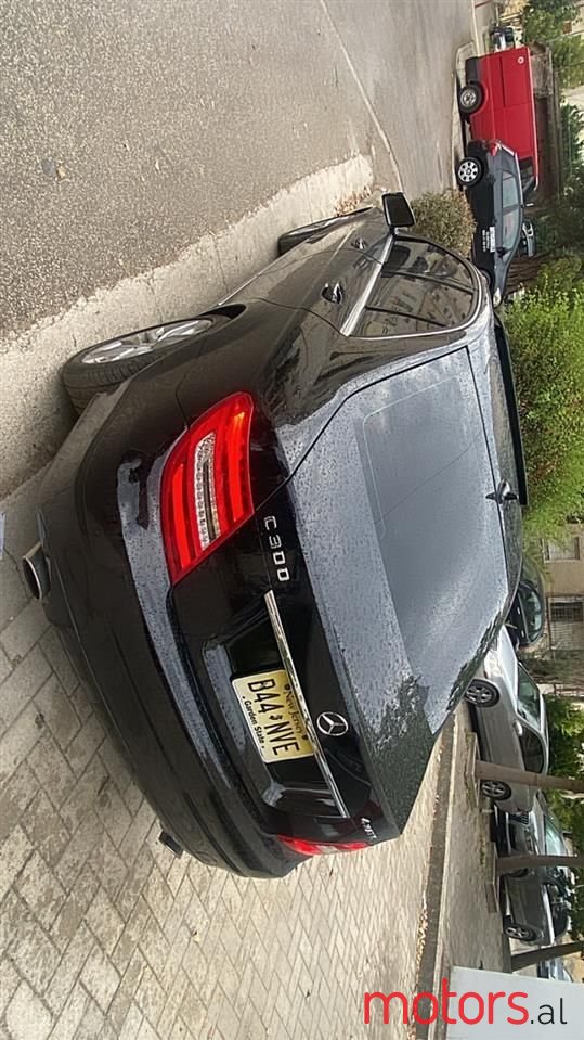 2012' Mercedes-Benz 300 photo #4