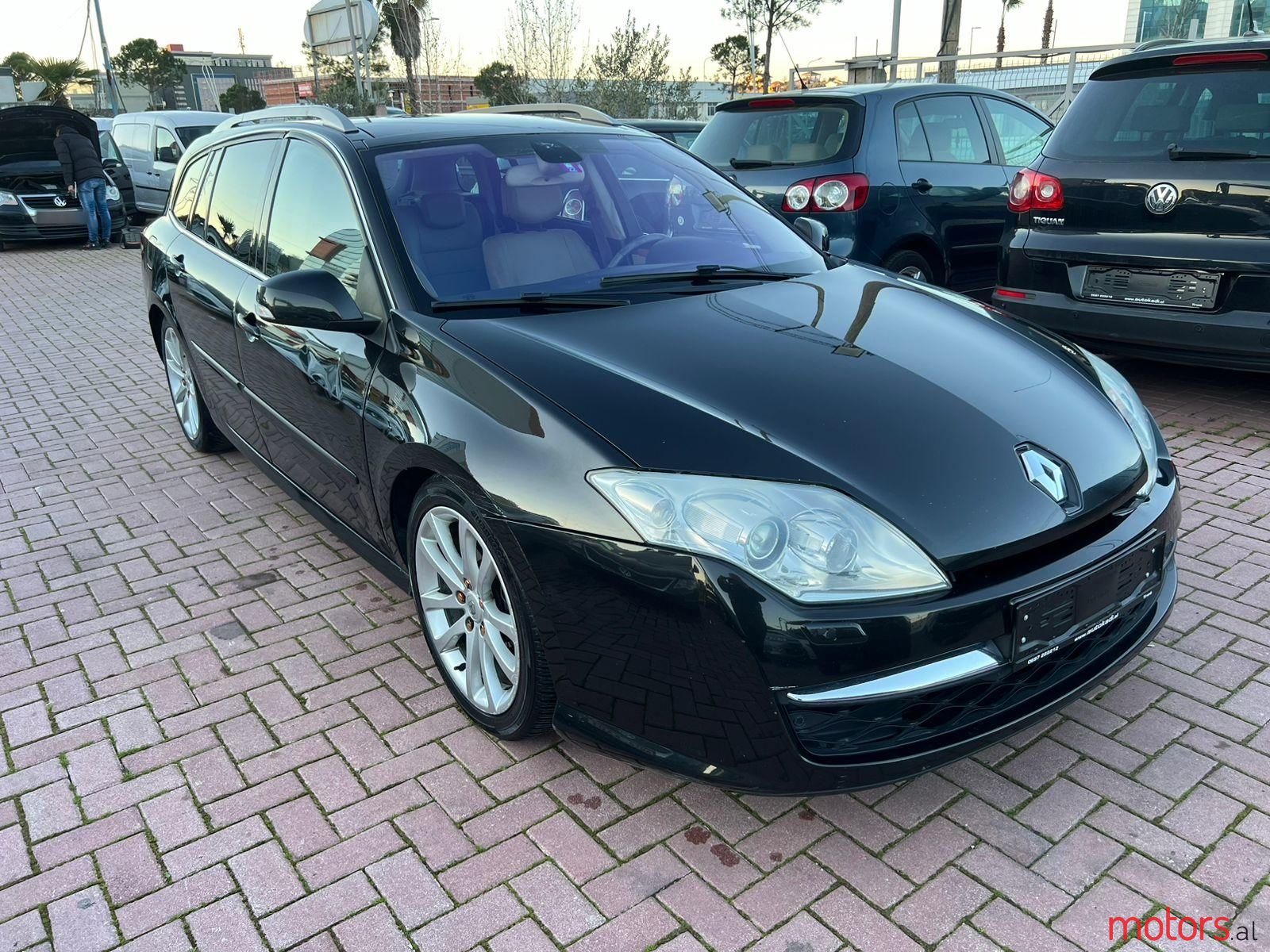 2010' Renault Laguna photo #2