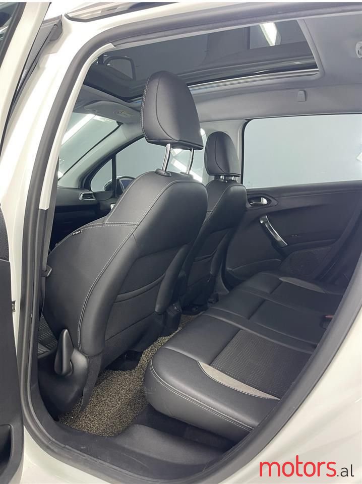 2015' Peugeot 2008 photo #5