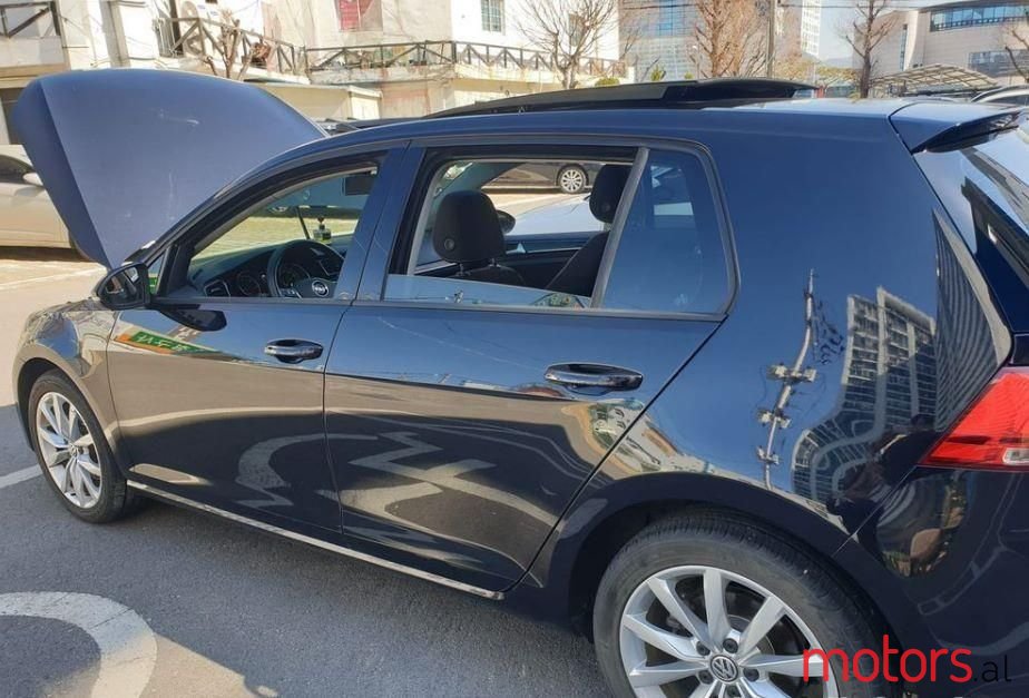 2014' Volkswagen Golf photo #2