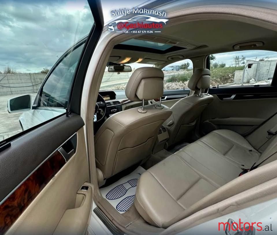 2012' Mercedes-Benz C 300 photo #5