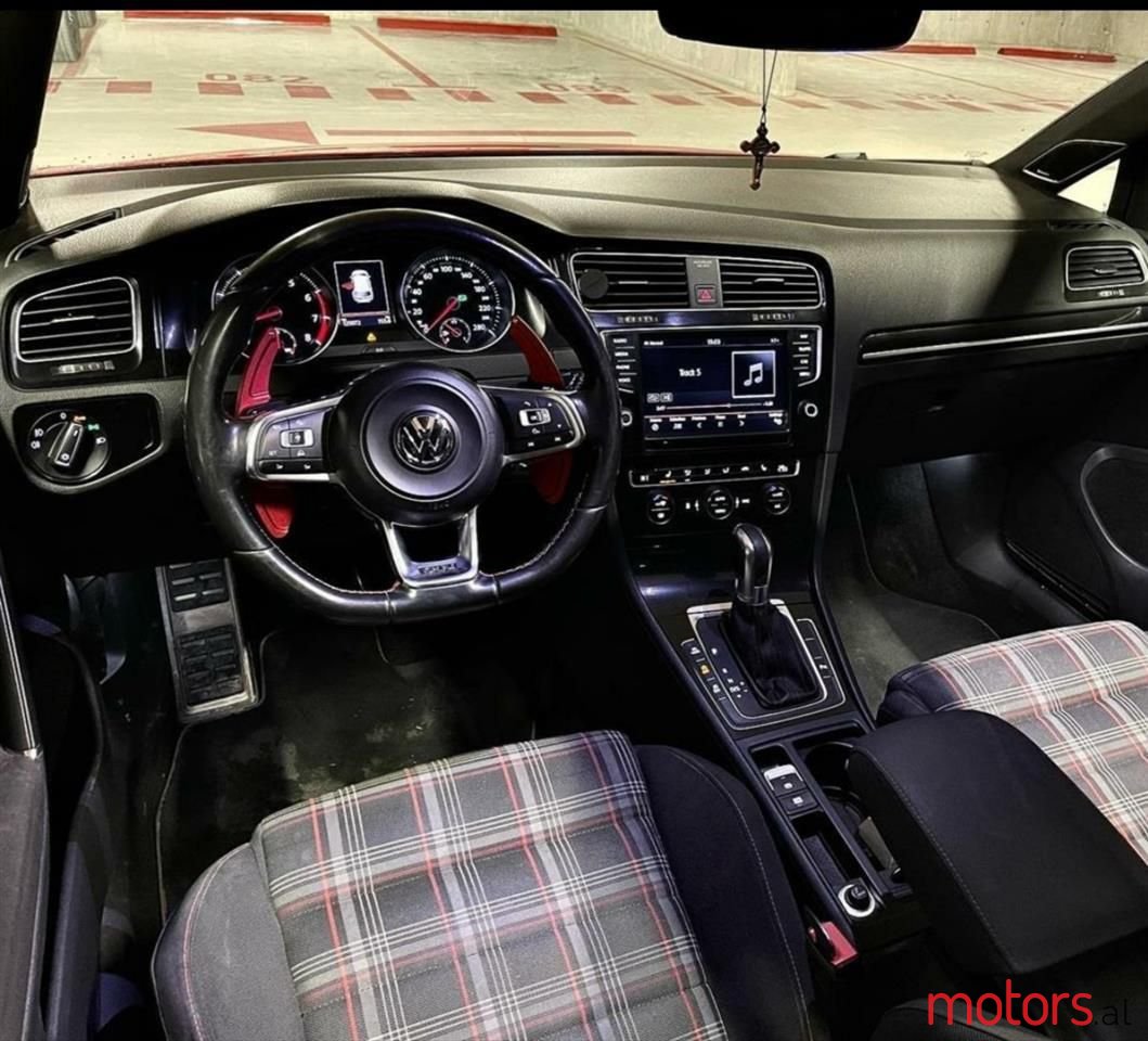 2016' Volkswagen Golf photo #3