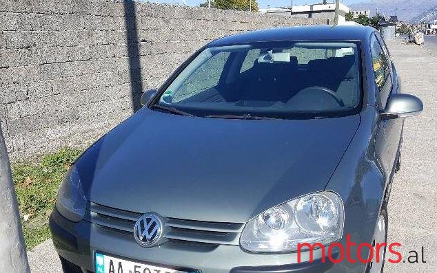 2004' Volkswagen Golf photo #1