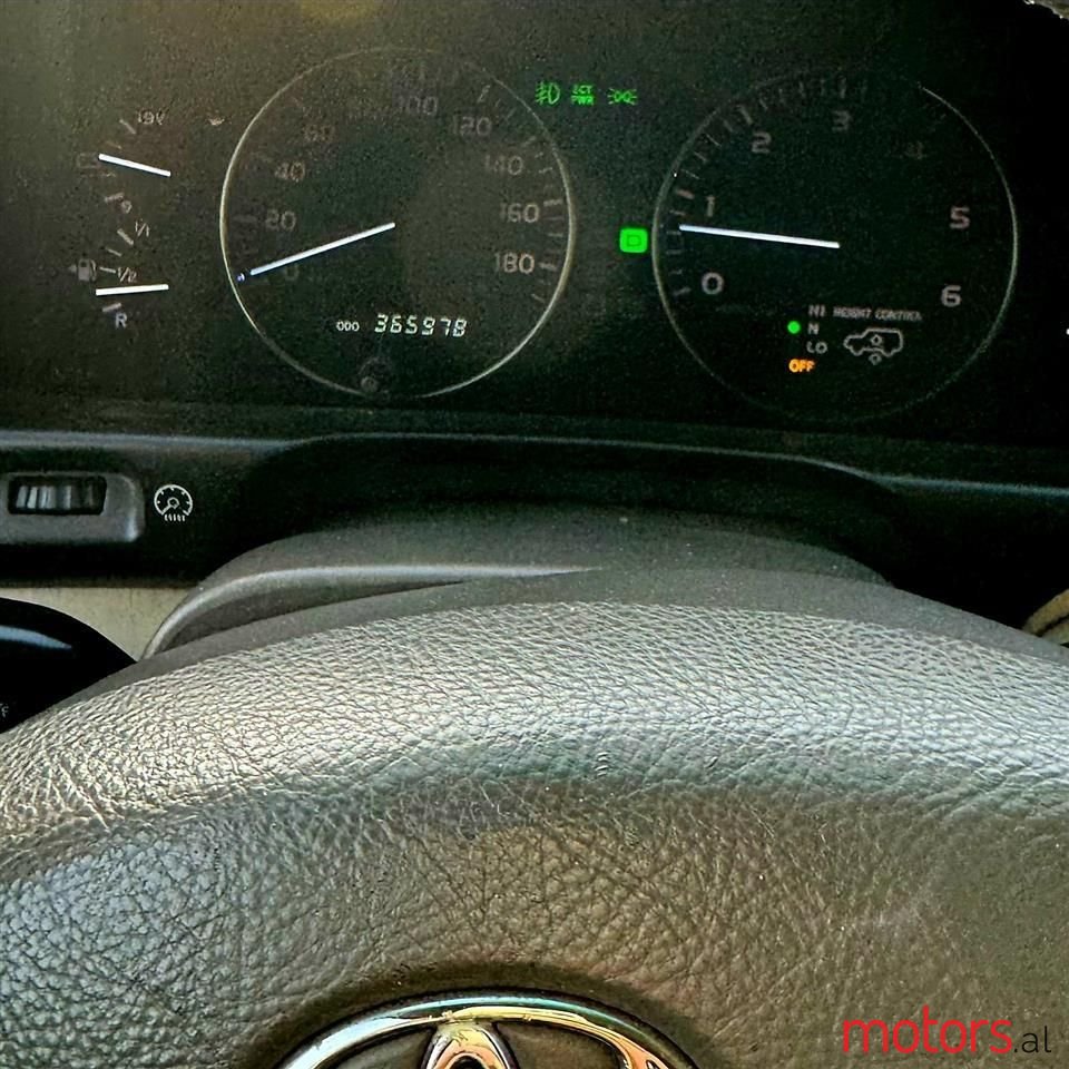 2005' Toyota Land Crusier photo #2