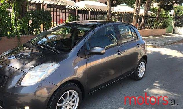 2008' Toyota Yaris photo #5