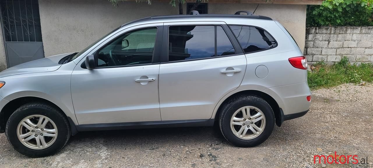 2011' Hyundai Santa Fe photo #4