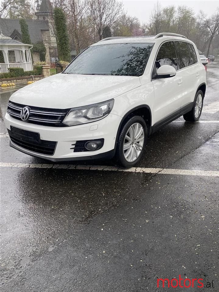 2012' Volkswagen Tiguan photo #6