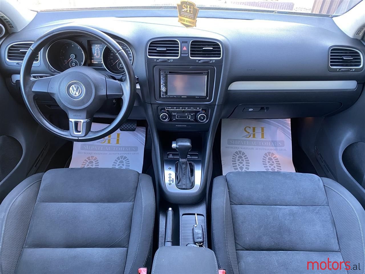 2009' Volkswagen Golf photo #2