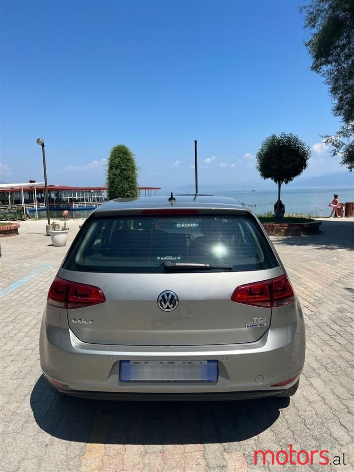 2016' Volkswagen Golf photo #2