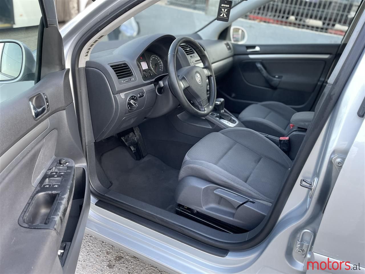 2005' Volkswagen Golf photo #5