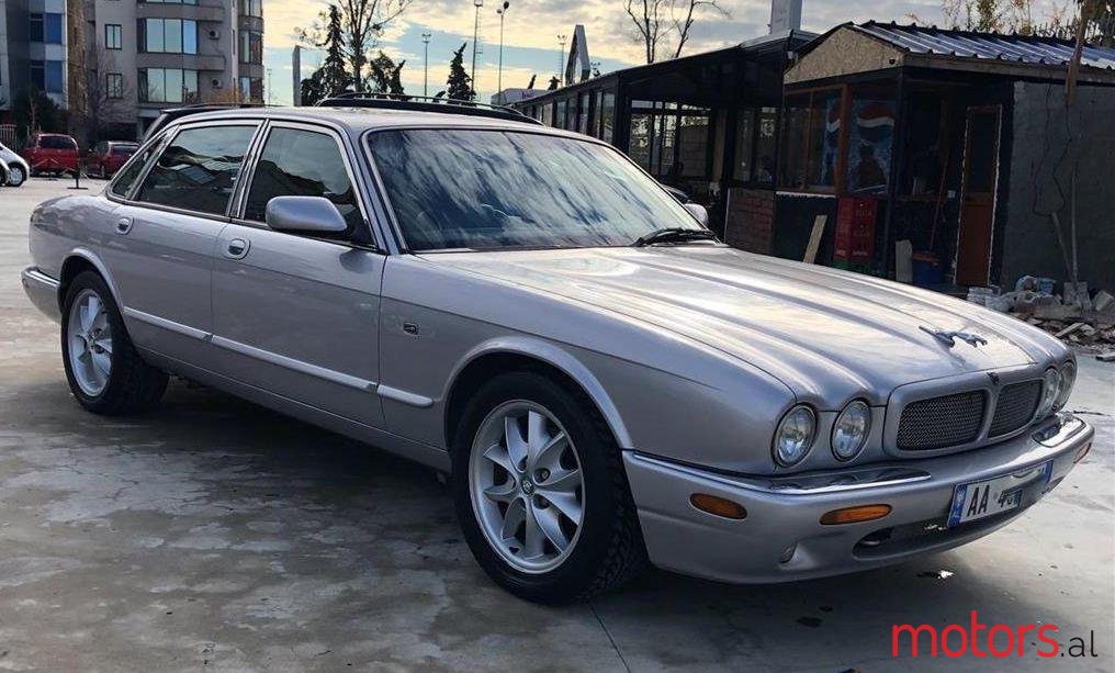 2002' Jaguar XJ photo #1