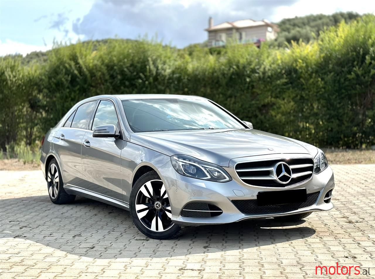2015' Mercedes-Benz E 220 photo #1
