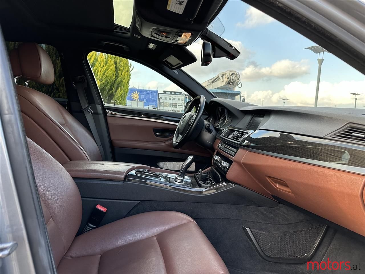 2011' BMW 528 photo #5