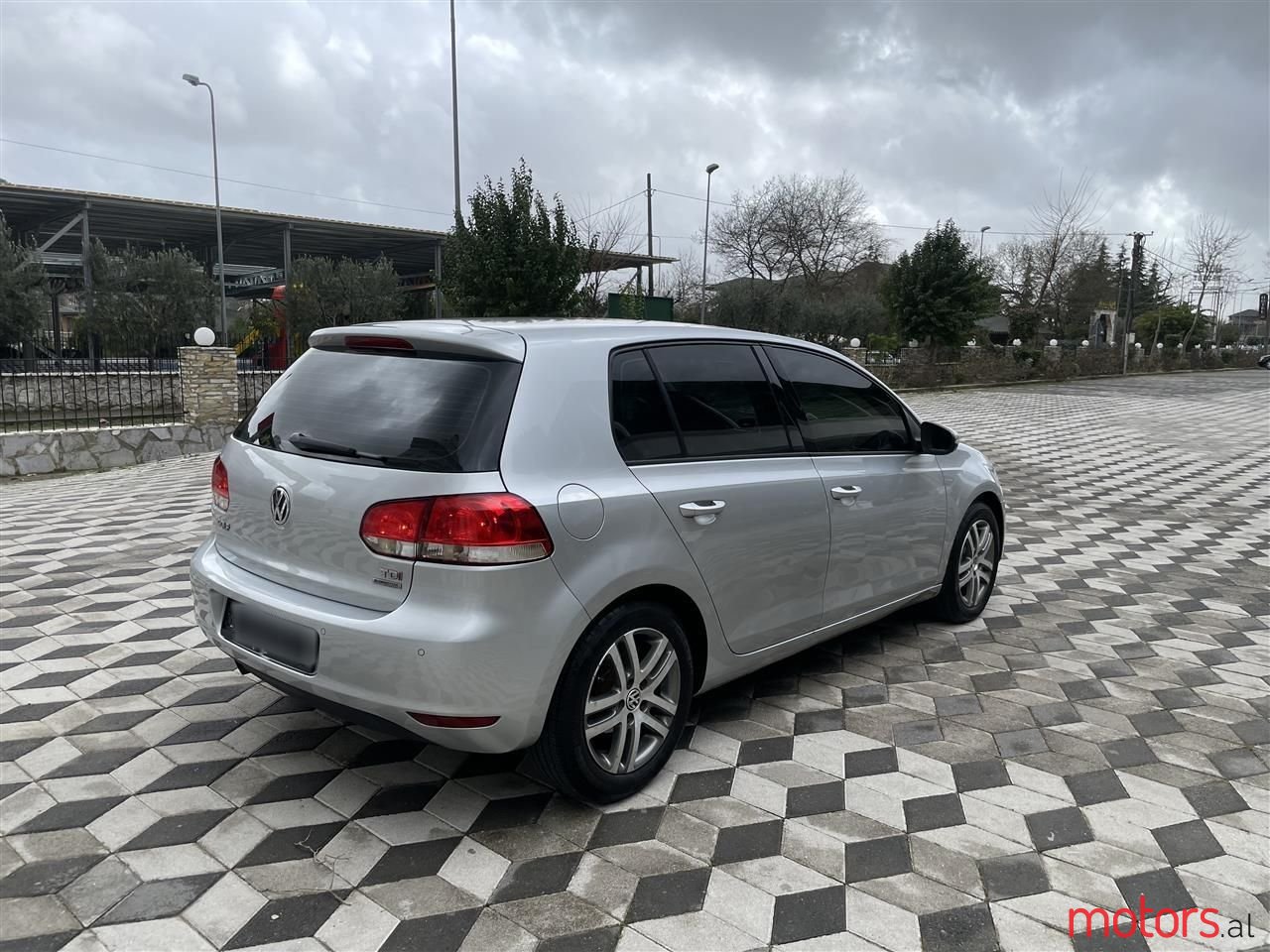 2011' Volkswagen Golf photo #2