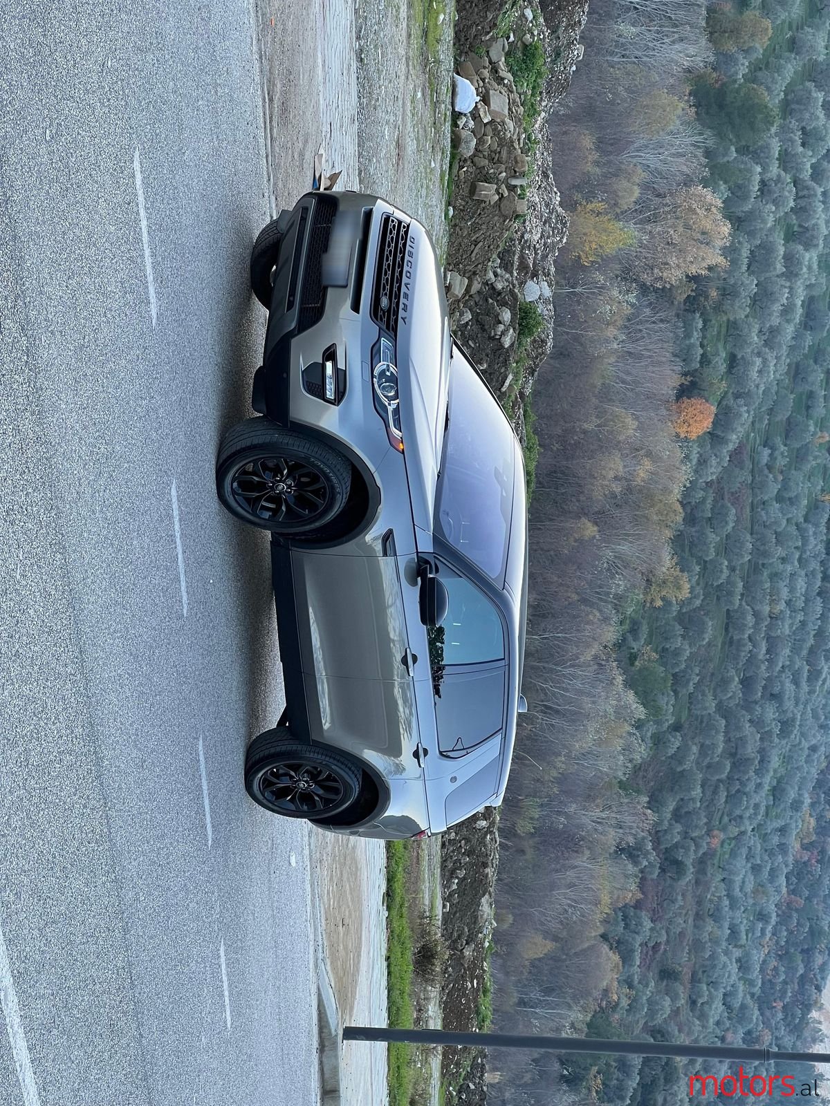 2017' Land Rover Discovery Sport photo #2