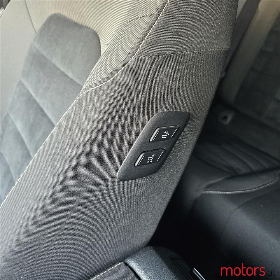 2015' Volkswagen Golf photo #3