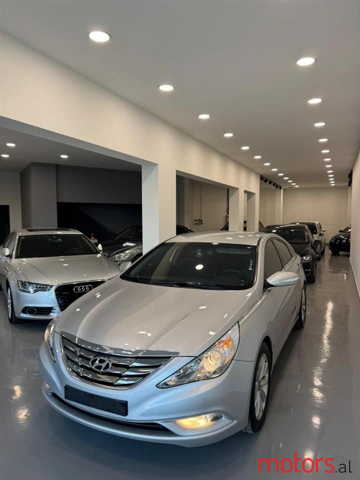 2010' Hyundai Sonata photo #1