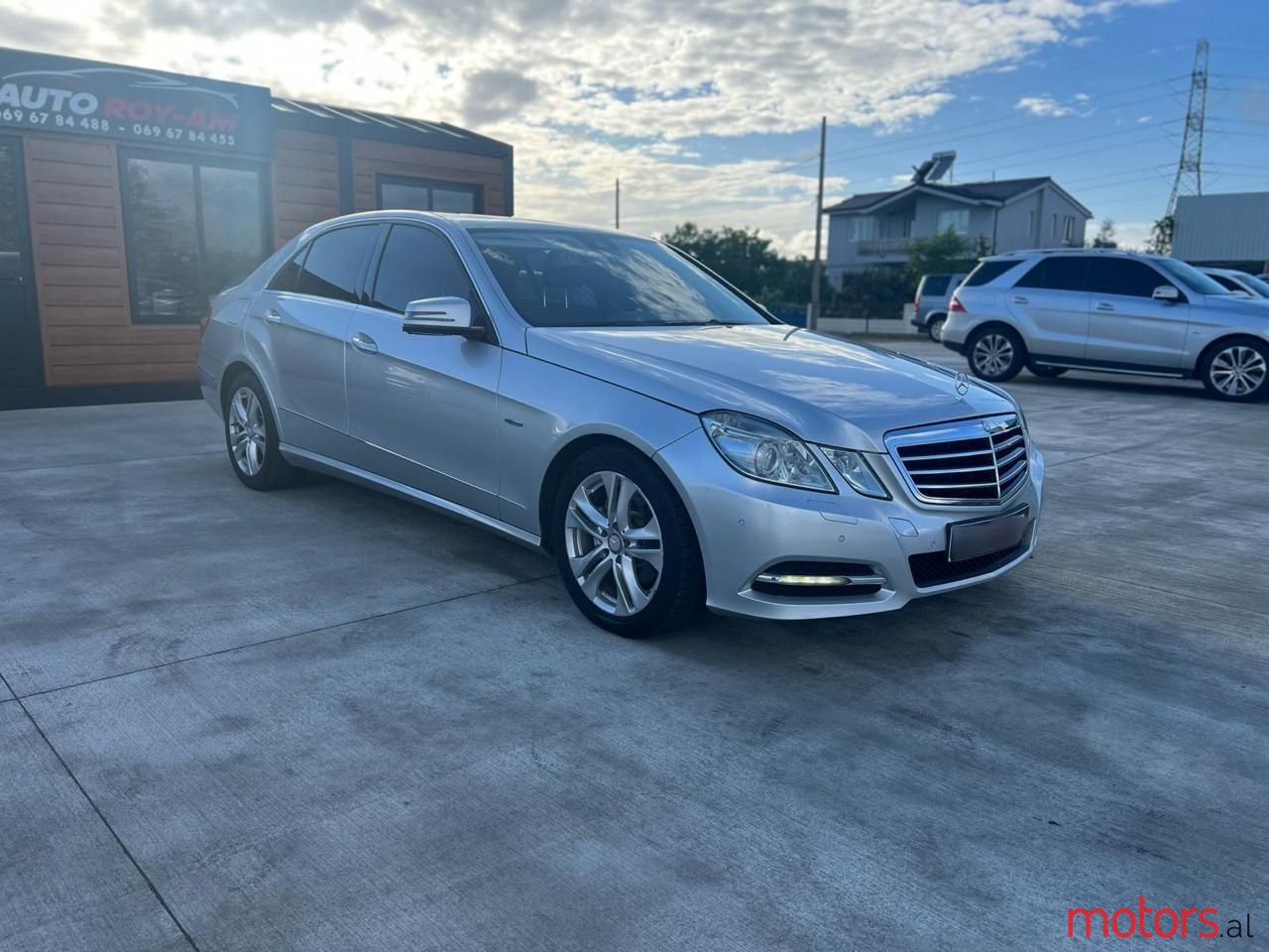 2013' Mercedes-Benz E 220 photo #2