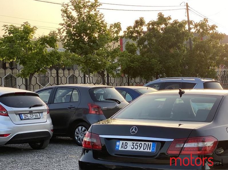 2010' Mercedes-Benz E 200 photo #2