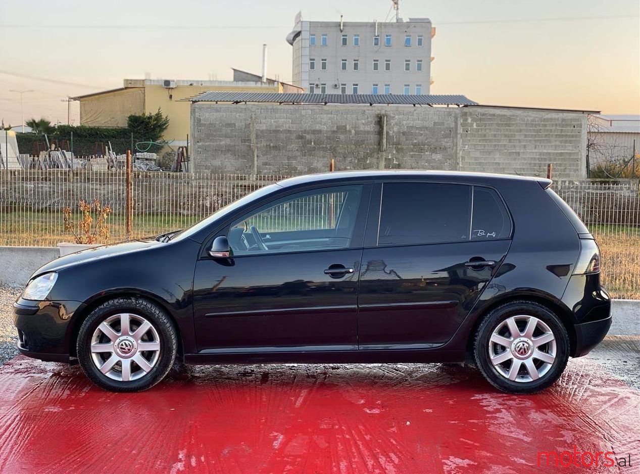 2004' Volkswagen Golf photo #1