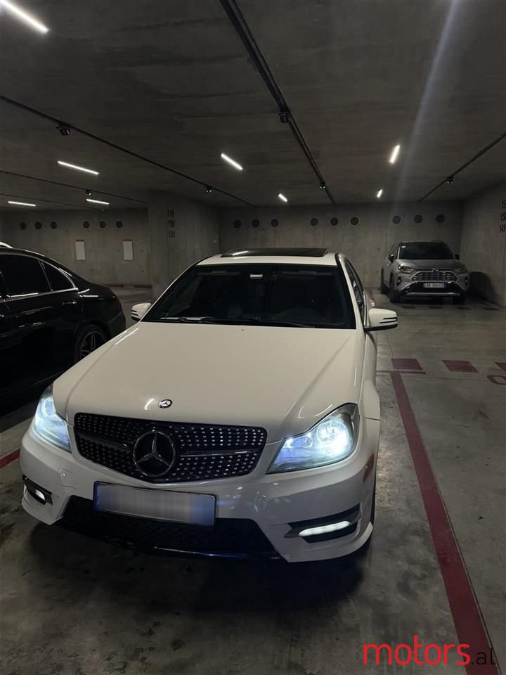 2012' Mercedes-Benz C 300 photo #1