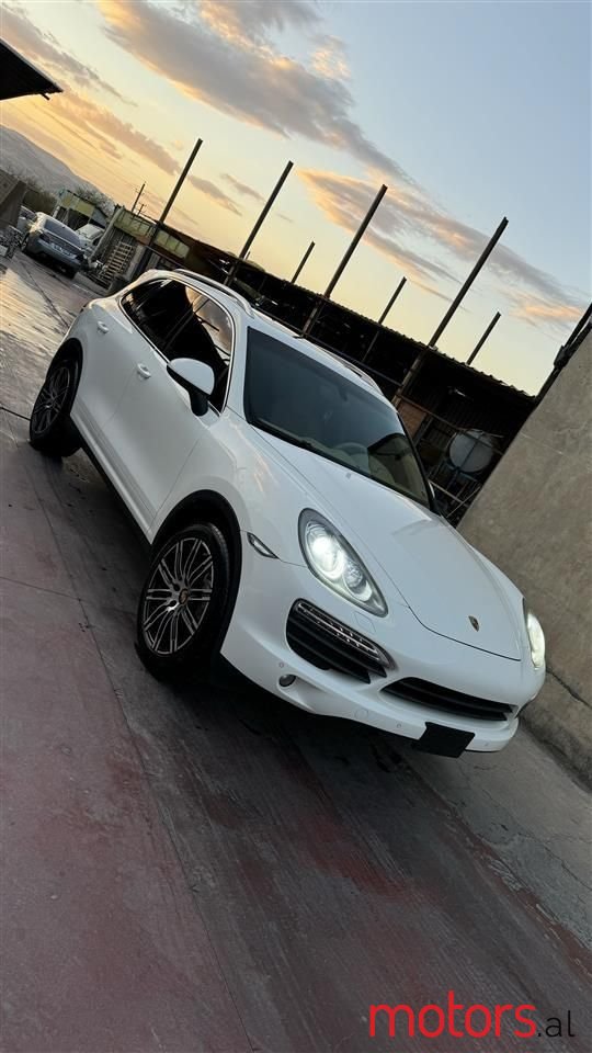 2012' Porsche Cayenne photo #1