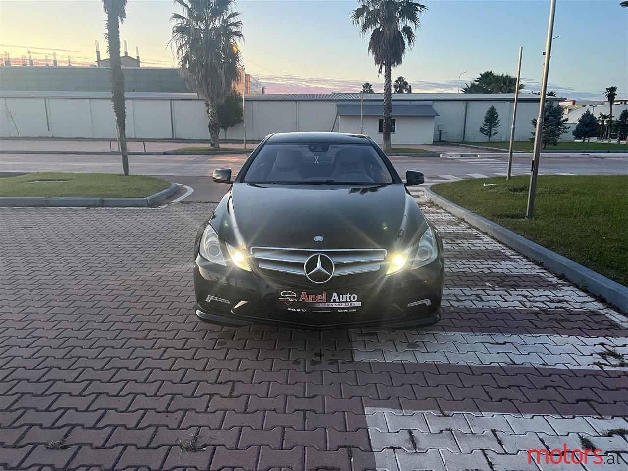 2012' Mercedes-Benz E 220 photo #5