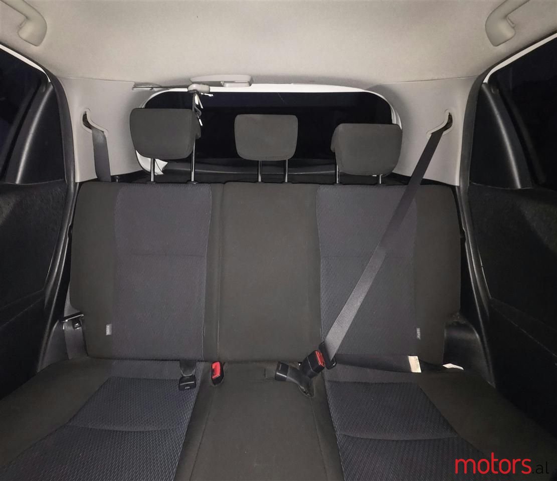 2012' Toyota Yaris photo #6