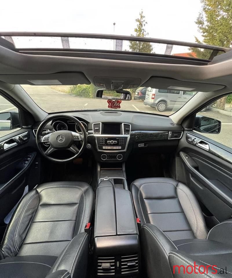 2012' Mercedes-Benz 350 photo #2