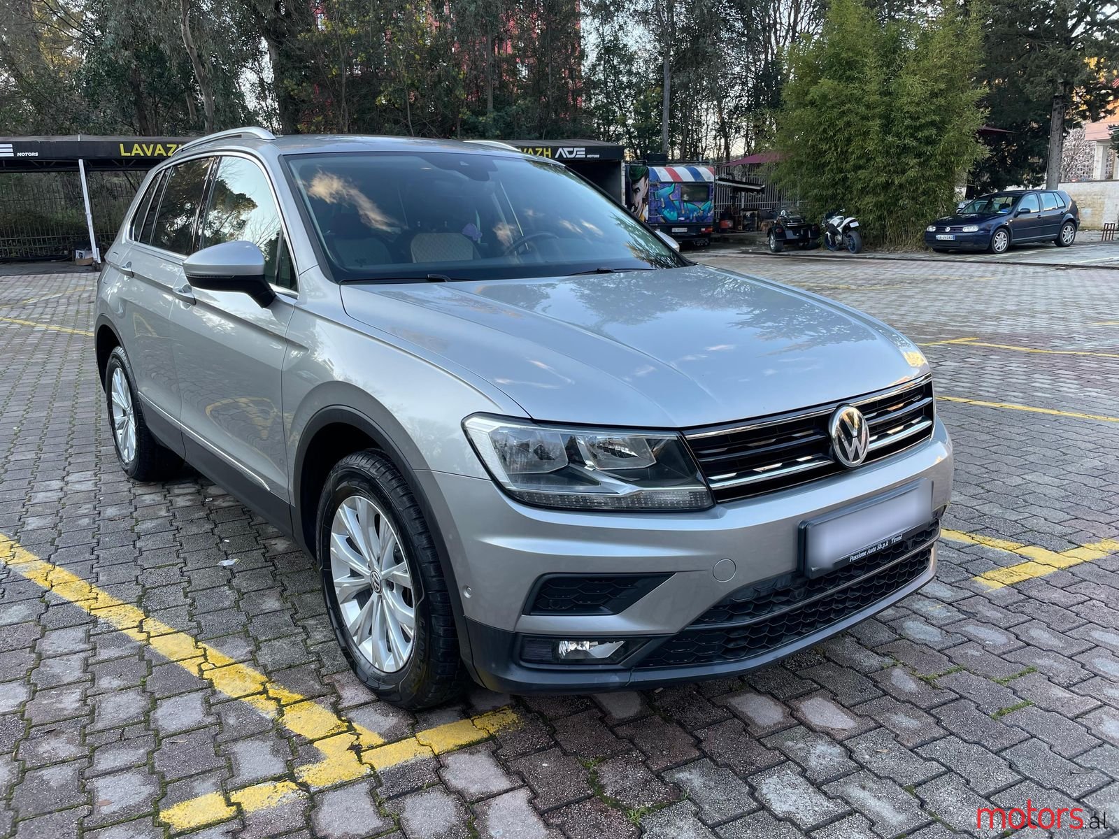 2018' Volkswagen Tiguan photo #1