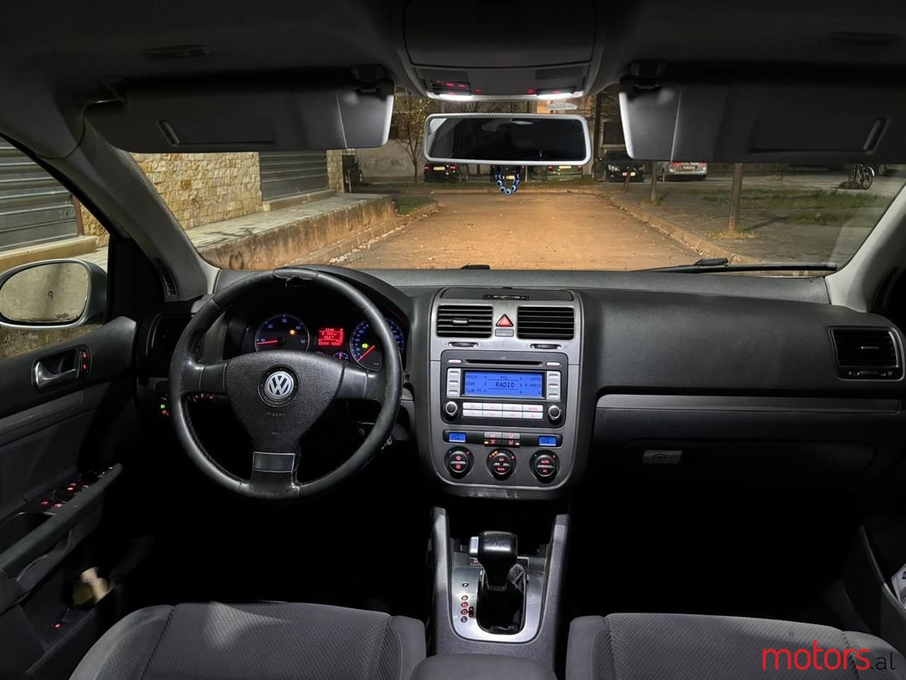 2008' Volkswagen Golf photo #3