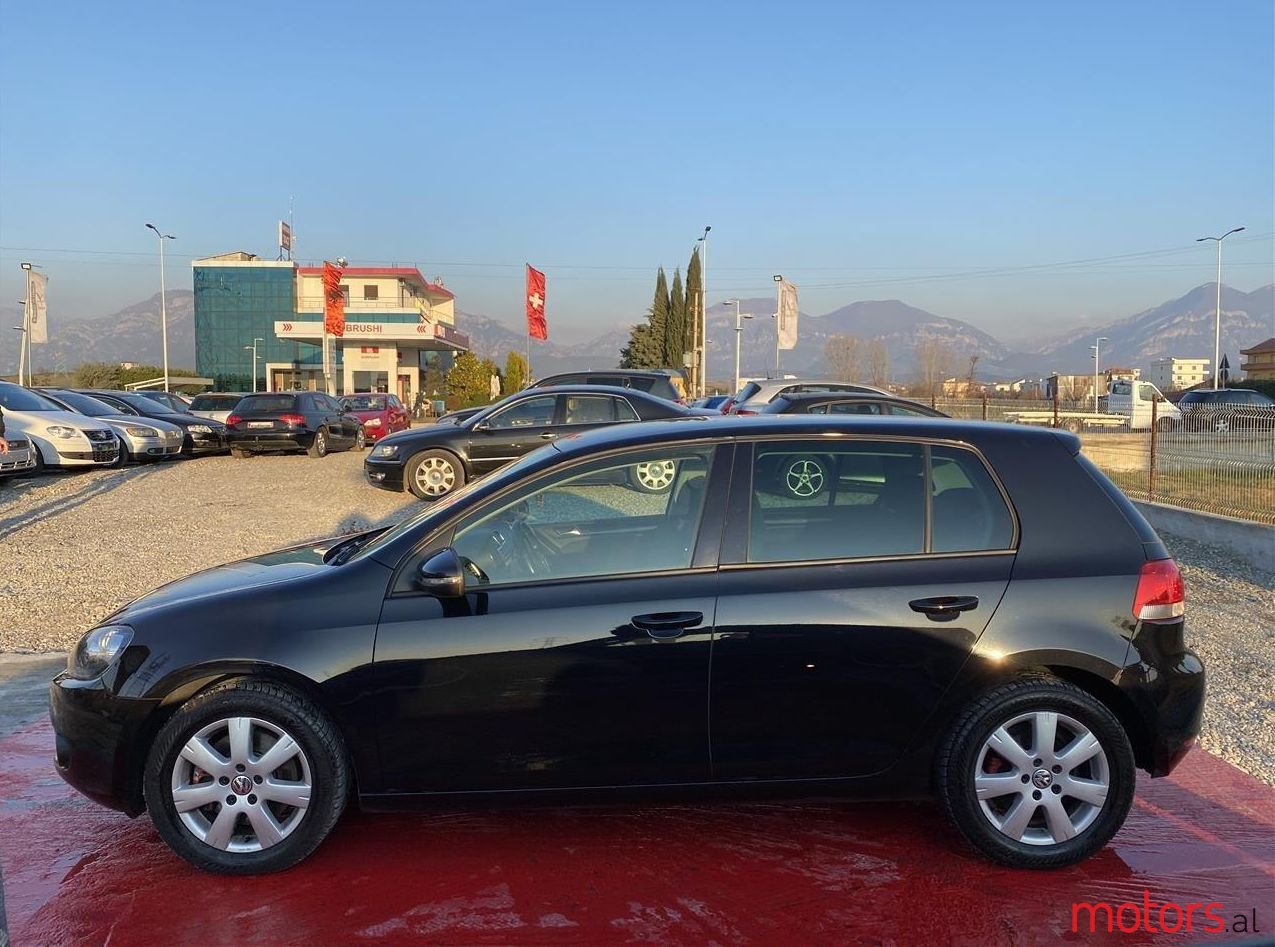 2009' Volkswagen Golf photo #1