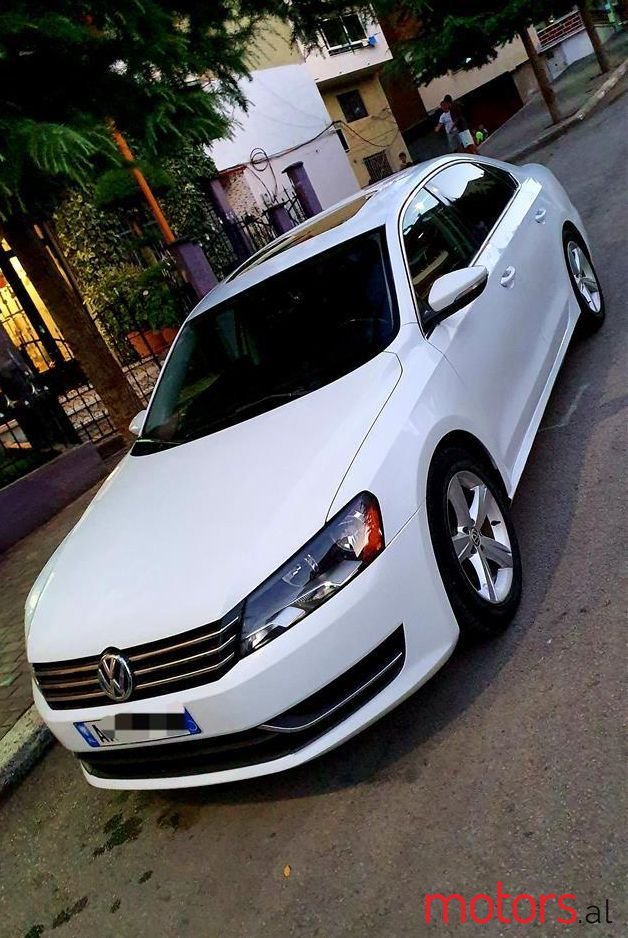 2013' Volkswagen Passat photo #1