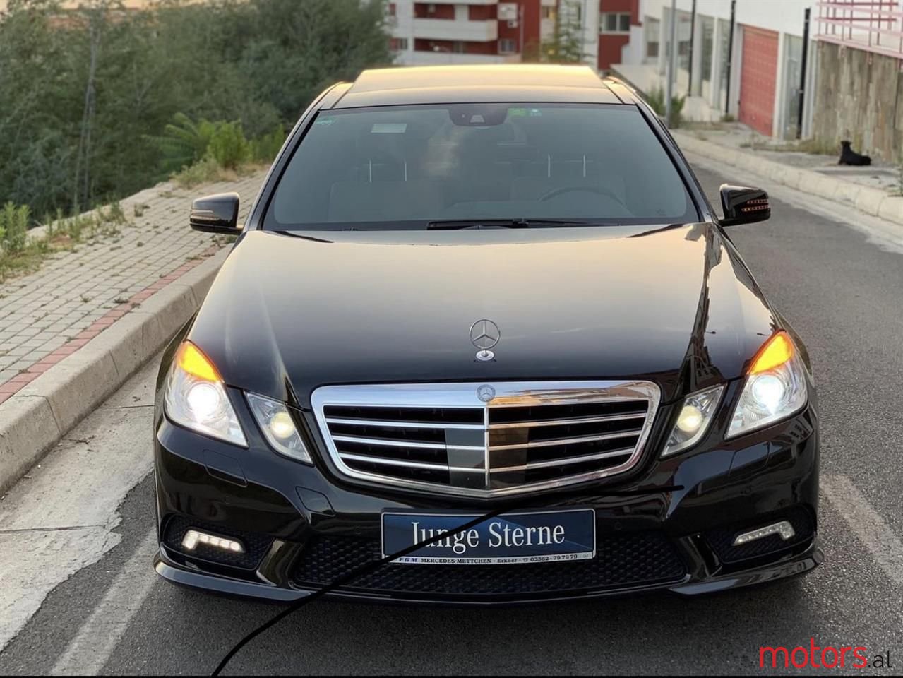 2011' Mercedes-Benz E 350 photo #6