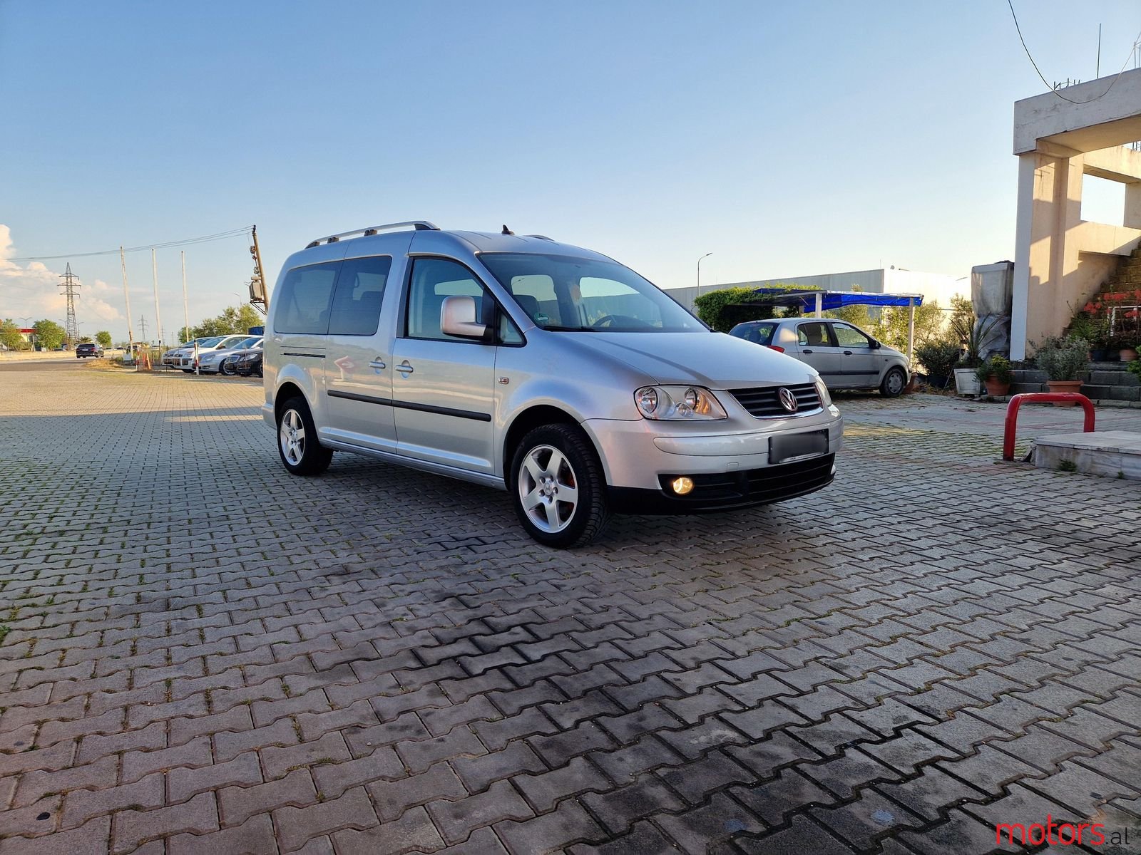2010' Volkswagen Caddy photo #1