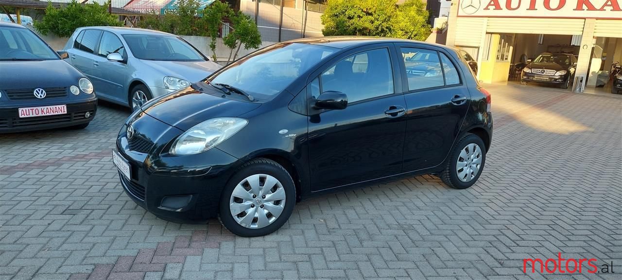 2009' Toyota Yaris photo #1