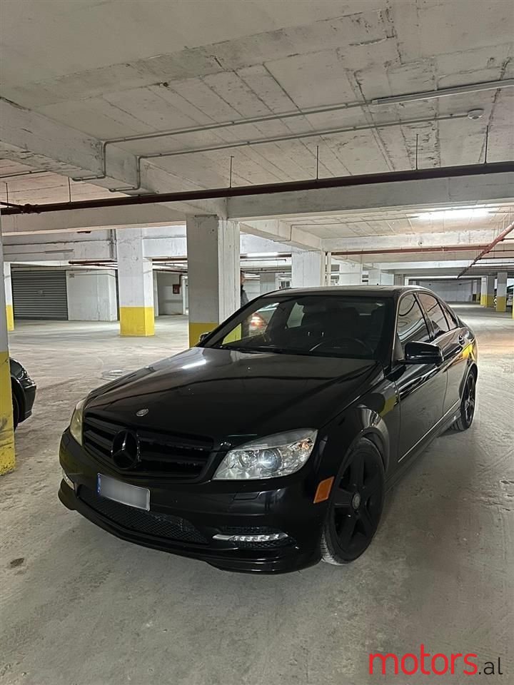 2011' Mercedes-Benz 300 photo #1