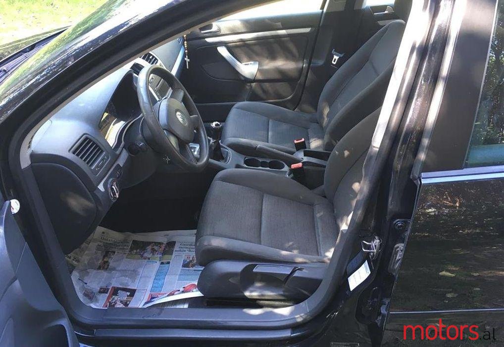 2005' Volkswagen Golf photo #2