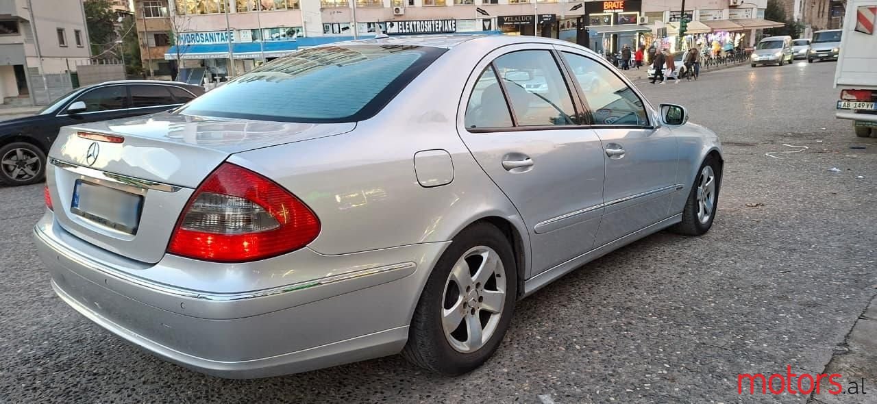 2008' Mercedes-Benz E 200 photo #3