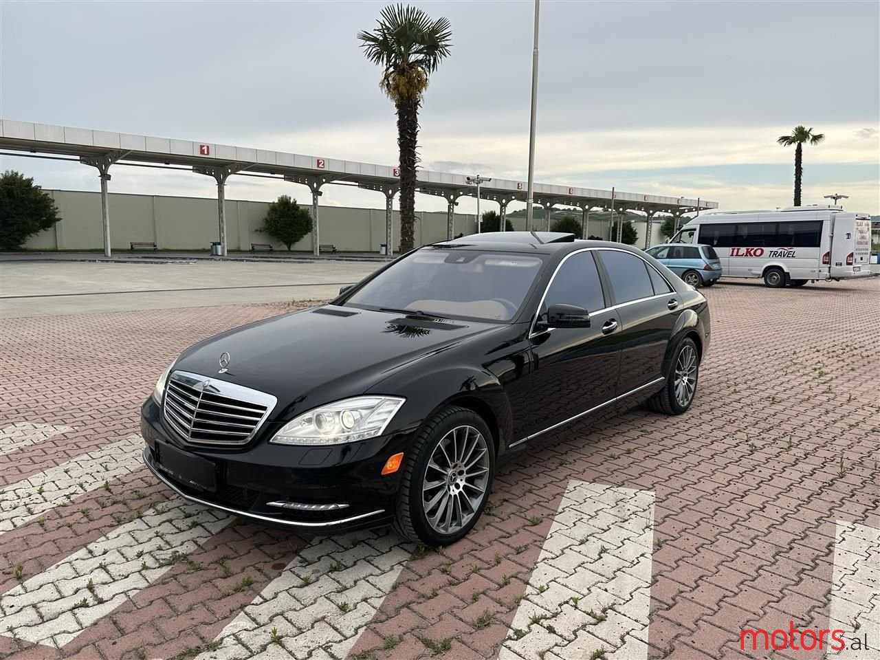 2011' Mercedes-Benz S 550 photo #2