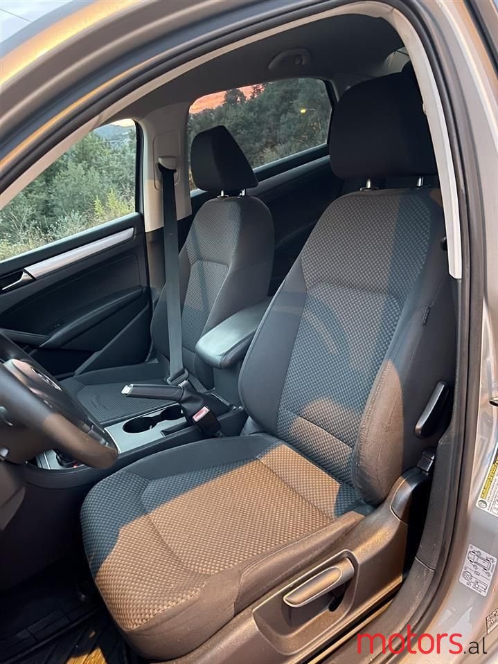 2013' Volkswagen Passat photo #2