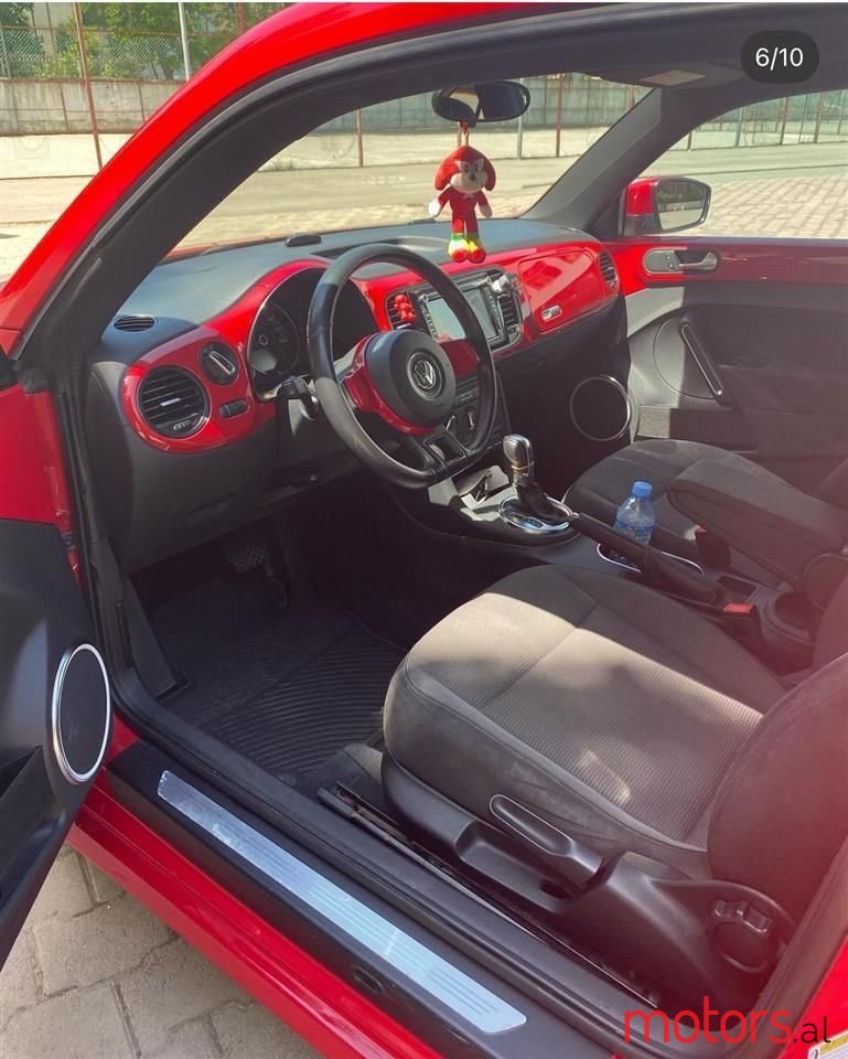 2012' Volkswagen Beetle photo #6