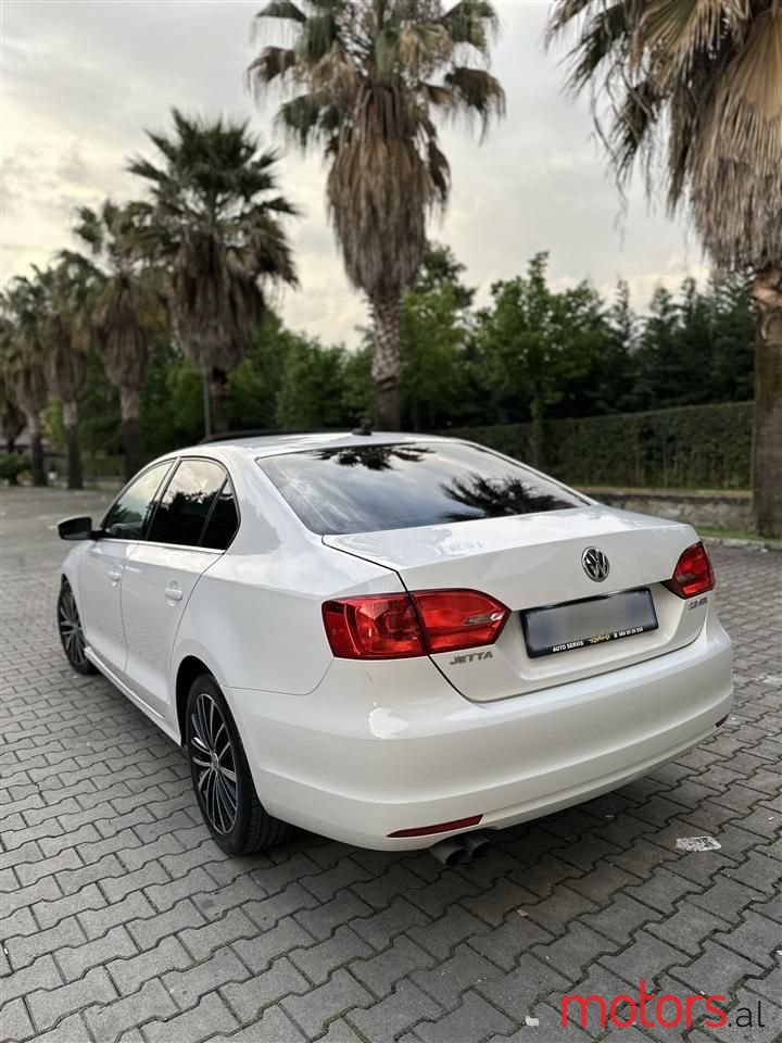 2012' Volkswagen Jetta photo #5