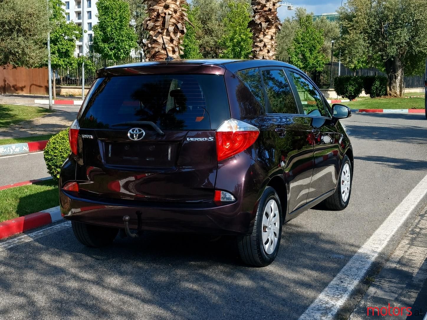 2011' Toyota Verso-S photo #2