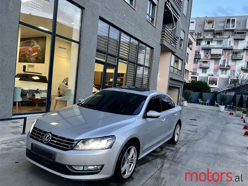 2012' Volkswagen Passat photo #2