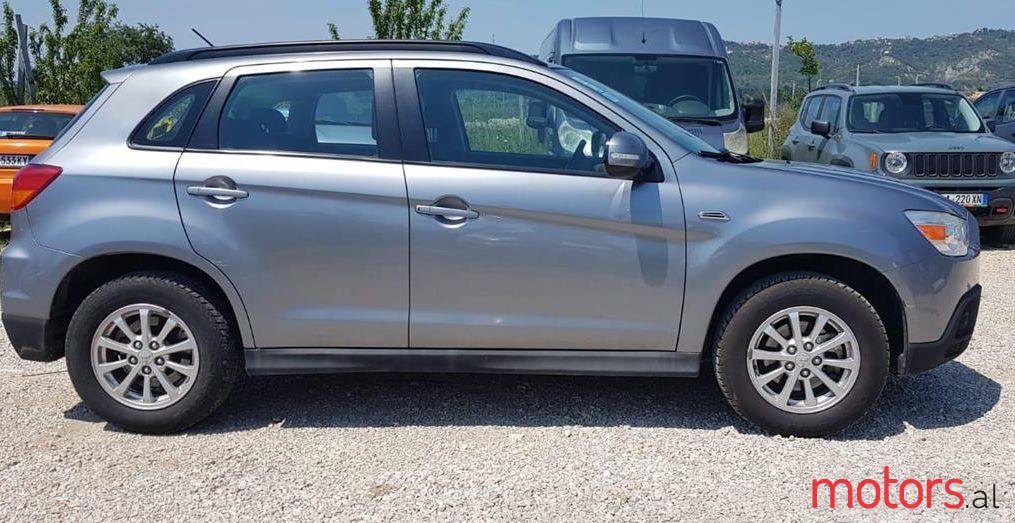 2011' Mitsubishi ASX photo #1