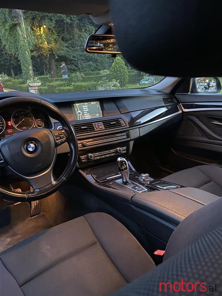 2011' BMW 520 photo #4