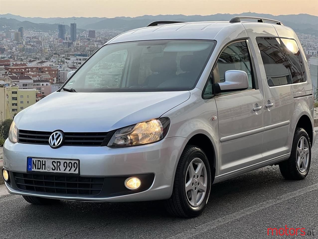 2011' Volkswagen Caddy photo #1